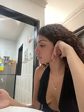 Azza  Slimene online show from October 2025 05:46:01 PM