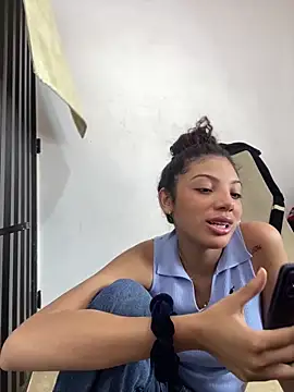 Azza  Slimene online show from October 2025 08:15:02 PM