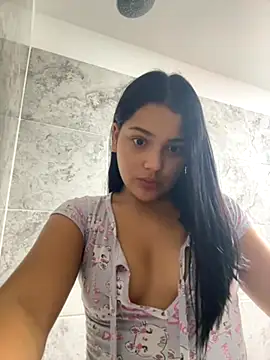 Lunahanzee online show from November 2025 08:08:01 PM