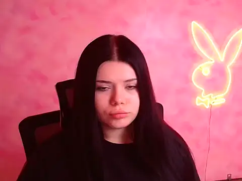 Mona Esty online show from November 2025 10:40:02 AM