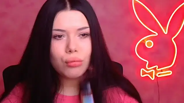 Mona Esty online show from December 2025 09:56:02 PM