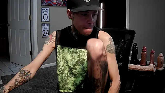 Snapshot of Michigan9000 chatting on November 2025 01:07:02 AM Michigan9000 online show from November 2025 01:07:02 AM