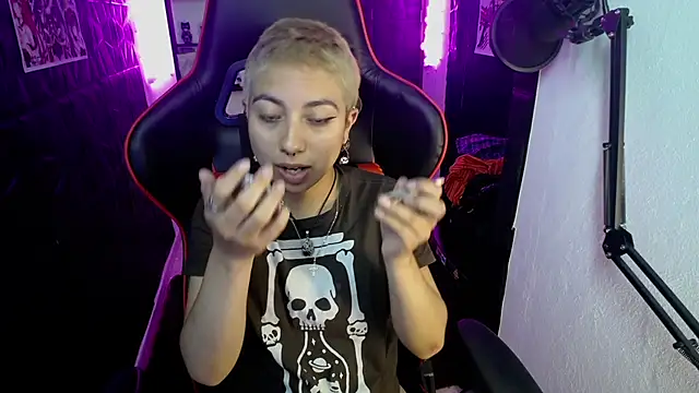 lunarichy22 online show from November 2025 07:56:02 PM