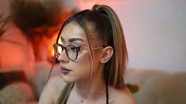 AileenKiss online show from April 2026 08:40:02 PM