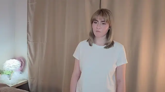 Snapshot of EuniceRaymundo chatting on October 2025 06:16:02 PM EuniceRaymundo online show from October 2025 06:16:02 PM