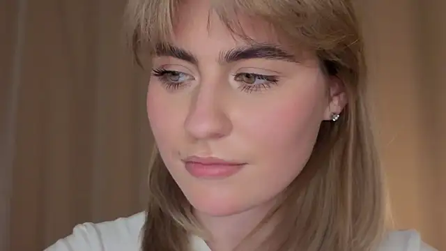 Snapshot of EuniceRaymundo chatting on October 2025 06:17:02 PM EuniceRaymundo online show from October 2025 06:17:02 PM