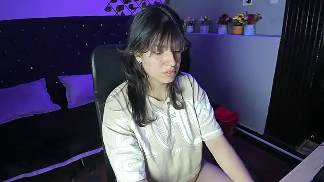 Snapshot of Violetta_Swett_ chatting on November 2025 05:56:01 PM Violetta Swett online show from November 2025 05:56:01 PM
