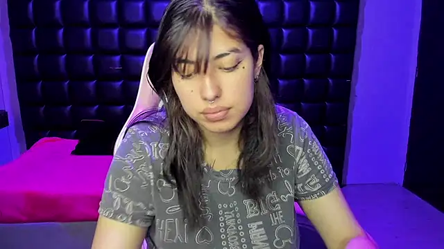 Snapshot of Violetta_Swett_ chatting on December 2025 01:28:02 PM Violetta Swett online show from December 2025 01:28:02 PM