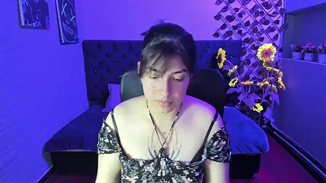 Snapshot of Violetta_Swett_ chatting on December 2025 04:05:01 PM Violetta Swett online show from December 2025 04:05:01 PM