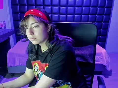 Snapshot of Violetta_Swett_ chatting on December 2025 11:25:02 AM Violetta Swett online show from December 2025 11:25:02 AM