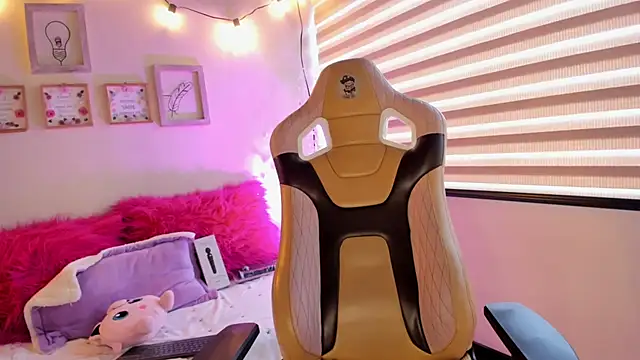 emma soffia online show from March 2026 10:09:01 PM