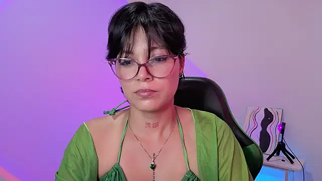 Qadeshoficial online show from May 2026 07:33:01 PM