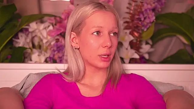 RanyThomson online show from November 2025 06:32:01 PM