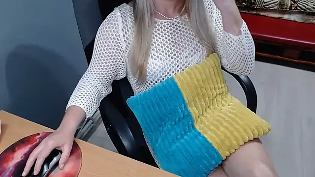 Ledi Catherin online show from May 2026 08:13:02 PM