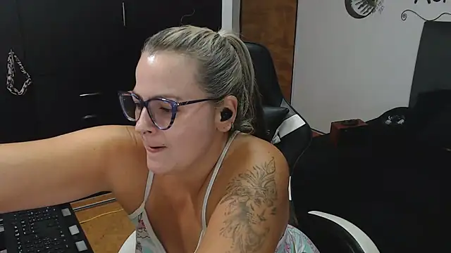 perlagoloza05 online show from November 2025 02:55:01 AM