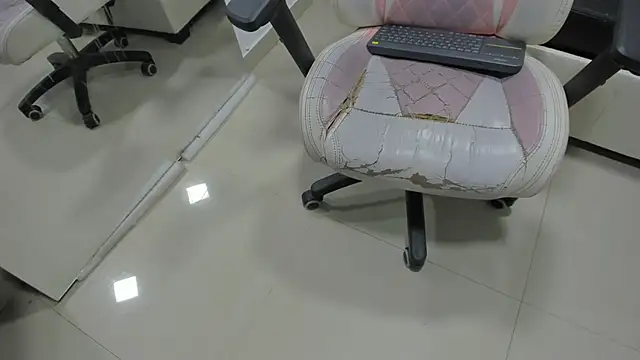 Madeline jade online show from October 2025 03:07:01 AM