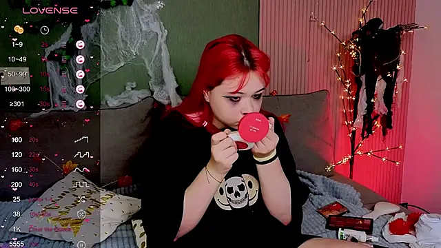 Klee Love online show from October 2025 04:35:02 AM