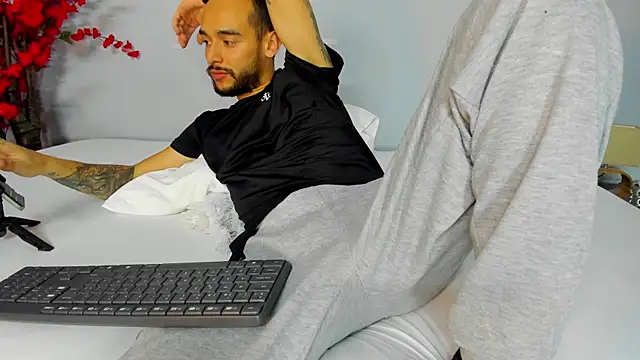 Snapshot of 2_fire chatting on November 2025 08:18:01 PM 2 fire online show from November 2025 08:18:01 PM