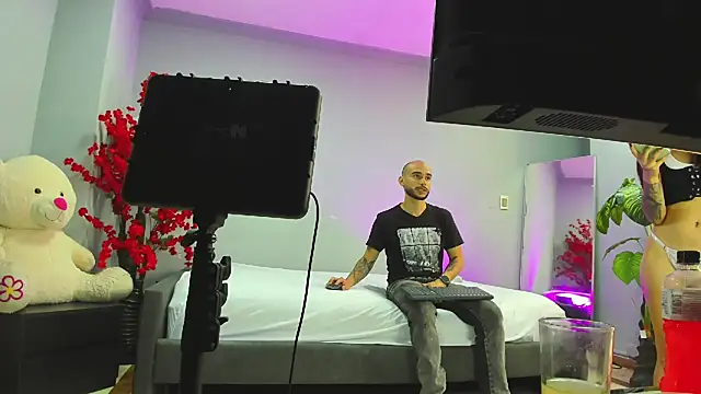 Snapshot of 2_fire chatting on November 2025 07:38:01 PM 2 fire online show from November 2025 07:38:01 PM