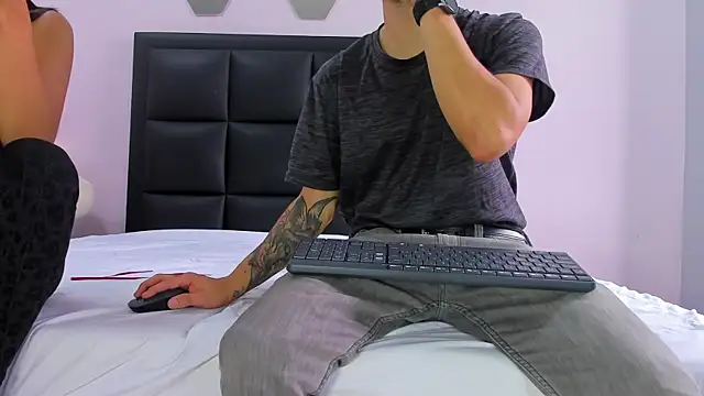 Snapshot of 2_fire chatting on January 2026 01:27:01 PM 2 fire online show from January 2026 01:27:01 PM