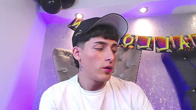 MateoMitchell online show from October 2025 05:21:02 AM