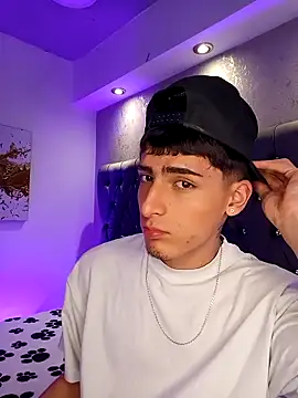 MateoMitchell online show from November 2025 04:44:02 AM