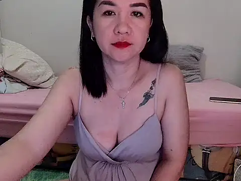 Snapshot of KissHott chatting on May 2026 08:21:02 PM KissHott online show from May 2026 08:21:02 PM