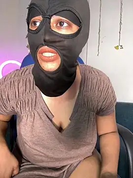 Snapshot of elza_laana chatting on October 2025 06:05:02 PM elza laana online show from October 2025 06:05:02 PM