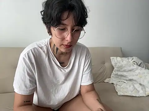 DaisyEmily online show from May 2026 07:19:01 PM