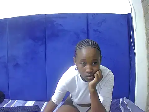 Snapshot of Pretty-C chatting on October 2025 08:17:01 PM Pretty-C online show from October 2025 08:17:01 PM