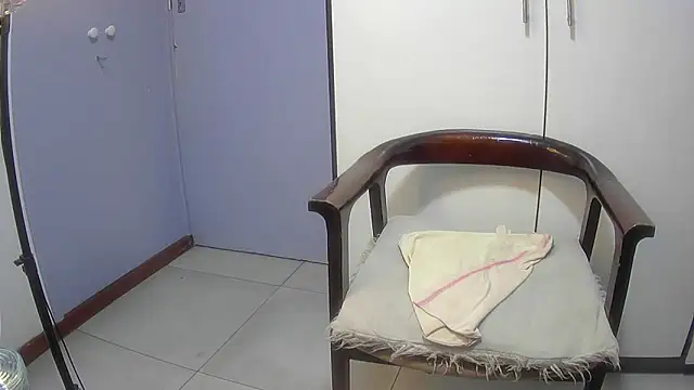 Snapshot of Pretty-C chatting on October 2025 11:32:02 AM Pretty-C online show from October 2025 11:32:02 AM