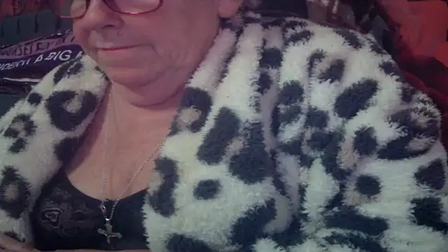 Playful MILF Demi online show from April 2026 09:39:01 PM