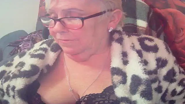 Playful MILF Demi online show from April 2026 09:49:02 PM