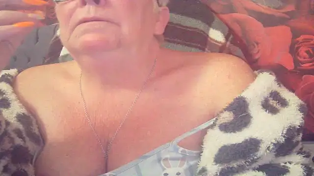 Playful MILF Demi online show from April 2026 08:31:02 AM