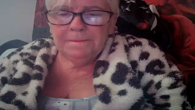 Playful MILF Demi online show from April 2026 09:30:02 PM