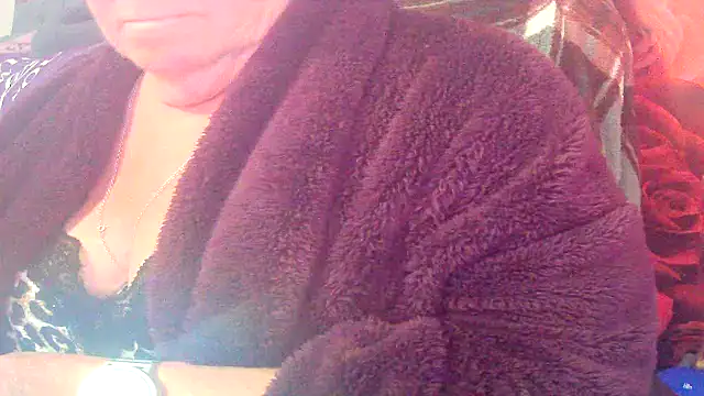 Playful MILF Demi online show from May 2026 06:35:02 PM
