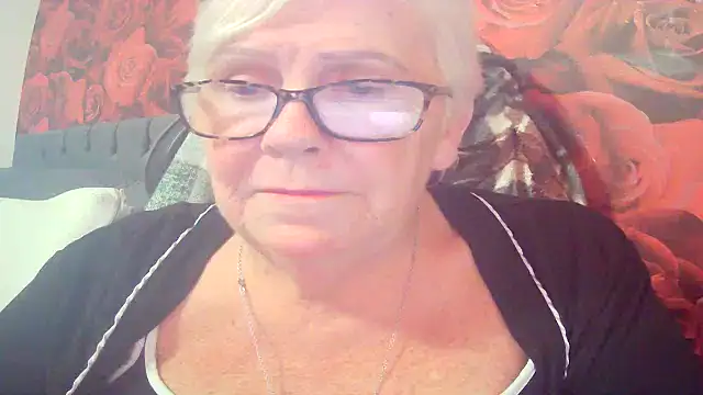 Playful MILF Demi online show from May 2026 10:01:01 AM
