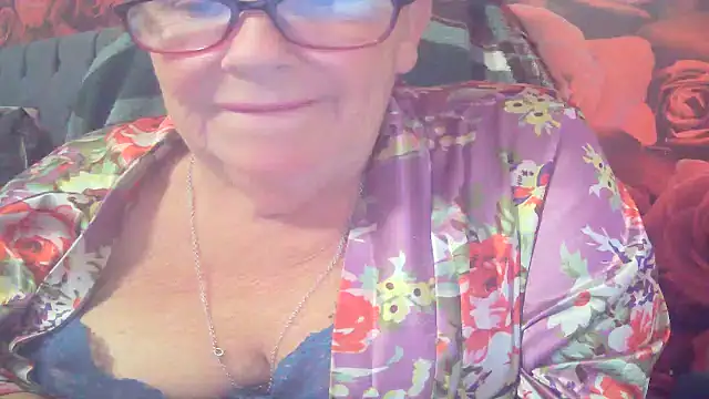Playful MILF Demi online show from June 2026 06:43:02 PM