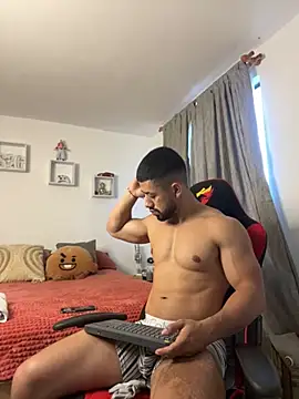 Ezzio Scolaro online show from November 2025 12:05:01 PM