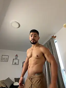 Ezzio Scolaro online show from March 2026 10:05:02 PM