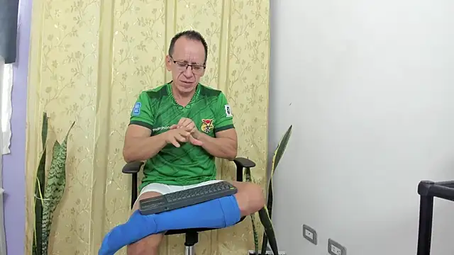  axelking  online show from April 2026 11:37:01 AM