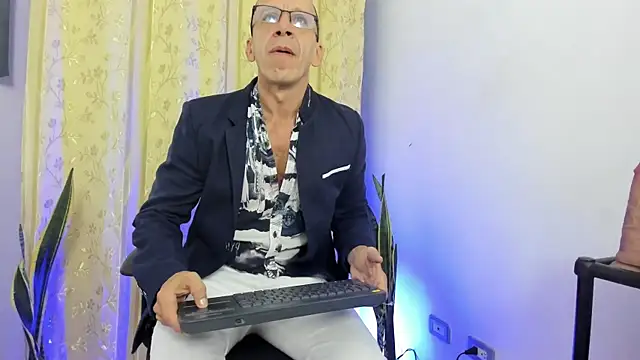  axelking  online show from May 2026 11:37:02 AM