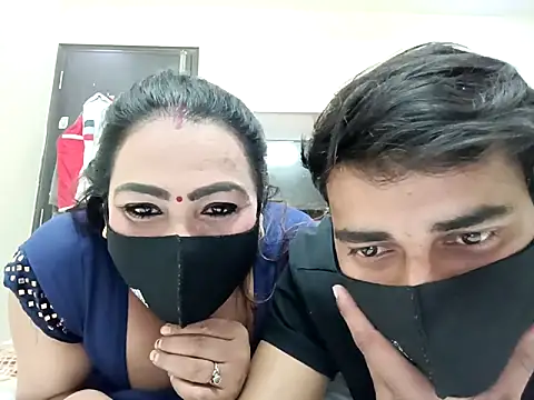 Snapshot of horny_milf_couple chatting on November 2025 06:28:01 PM horny milf couple online show from November 2025 06:28:01 PM