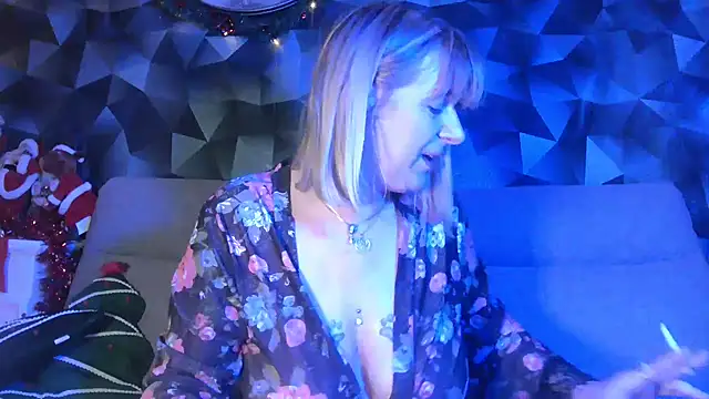 Snapshot of Delichieuse5 chatting on December 2024 11:40:02 PM Delichieuse5 online show from December 2024 11:40:02 PM