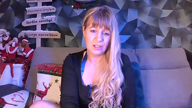 Snapshot of Delichieuse5 chatting on January 2025 08:54:02 PM Delichieuse5 online show from January 2025 08:54:02 PM