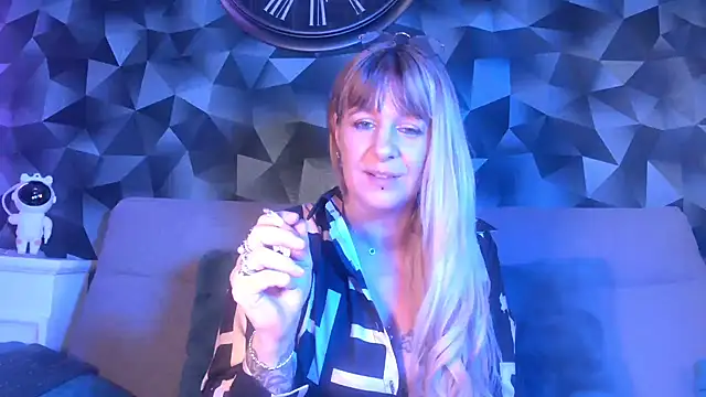 Snapshot of Delichieuse5 chatting on January 2025 08:29:01 PM Delichieuse5 online show from January 2025 08:29:01 PM