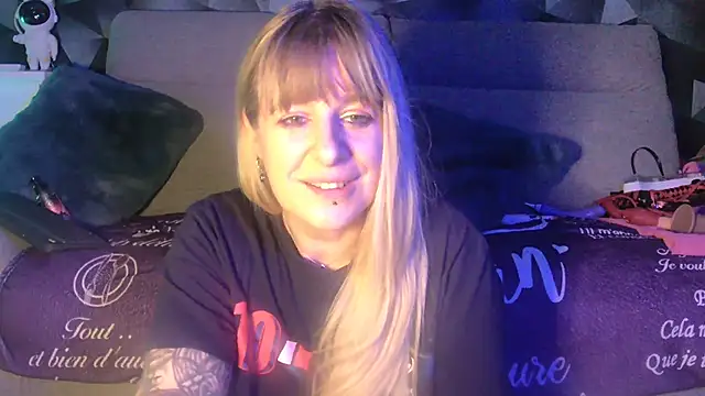 Snapshot of Delichieuse5 chatting on January 2025 11:27:02 PM Delichieuse5 online show from January 2025 11:27:02 PM