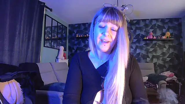 Snapshot of Delichieuse5 chatting on February 2025 08:13:02 PM Delichieuse5 online show from February 2025 08:13:02 PM