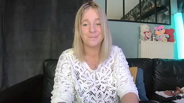 Snapshot of Delichieuse5 chatting on September 2025 07:27:01 PM Delichieuse5 online show from September 2025 07:27:01 PM