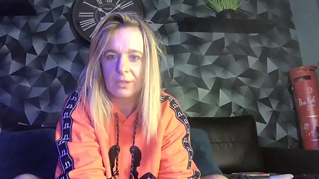 Snapshot of Delichieuse5 chatting on November 2025 09:07:01 PM Delichieuse5 online show from November 2025 09:07:01 PM